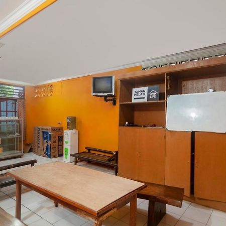 Oyo Life 3034 Taman Melati Hotel Depok Exterior photo