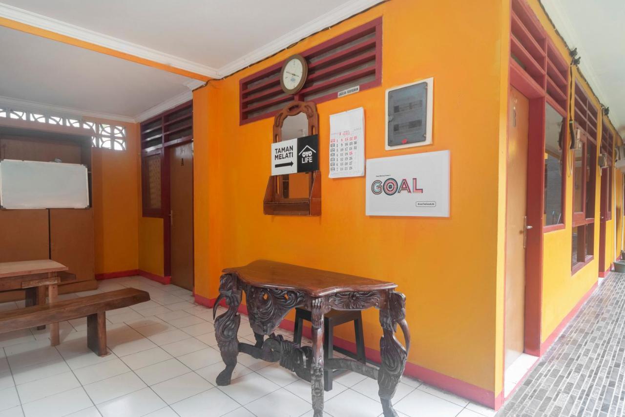 Oyo Life 3034 Taman Melati Hotel Depok Exterior photo