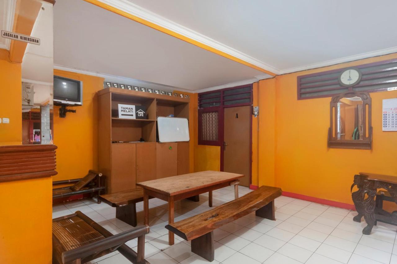 Oyo Life 3034 Taman Melati Hotel Depok Exterior photo