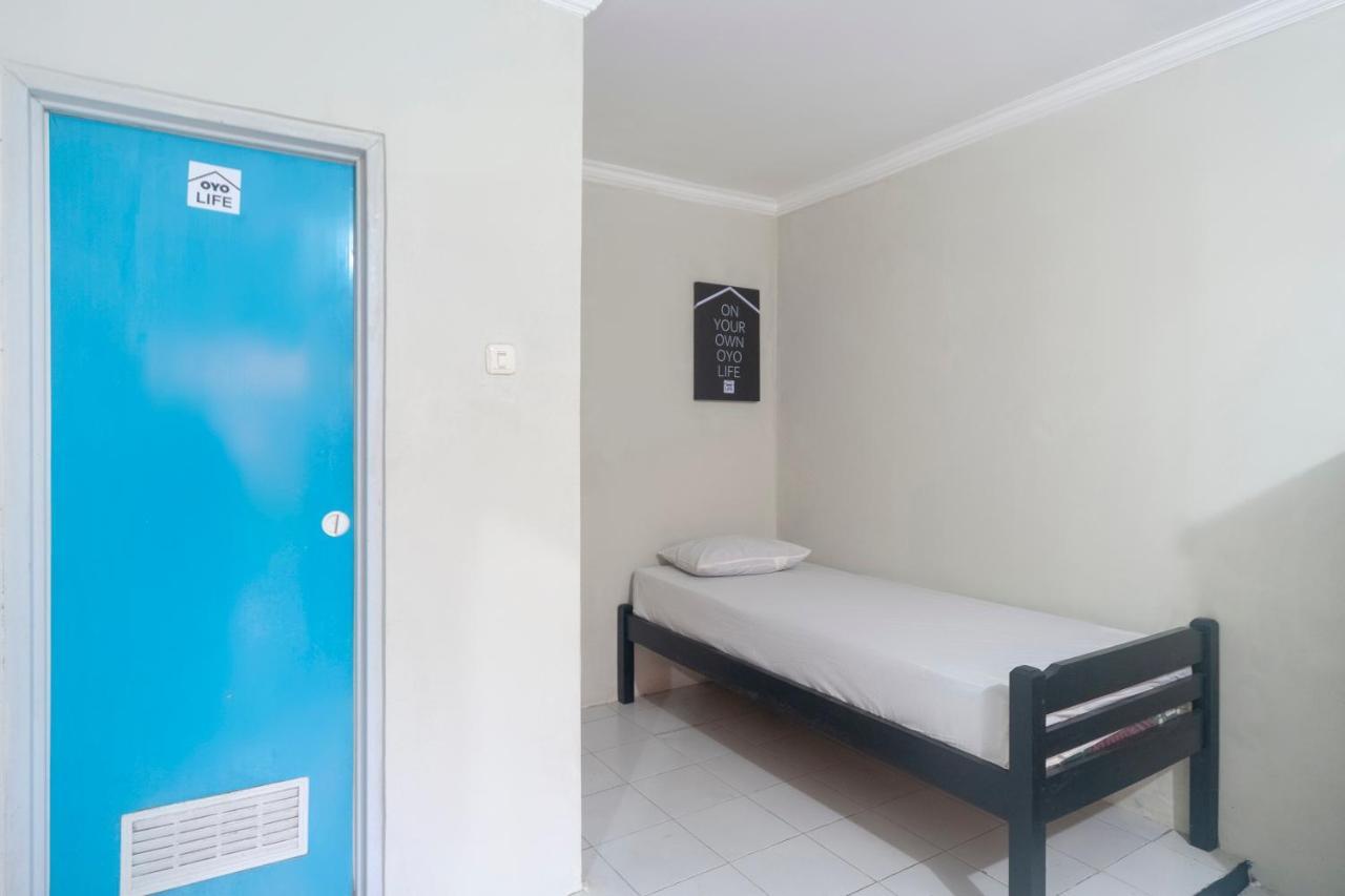 Oyo Life 3034 Taman Melati Hotel Depok Exterior photo