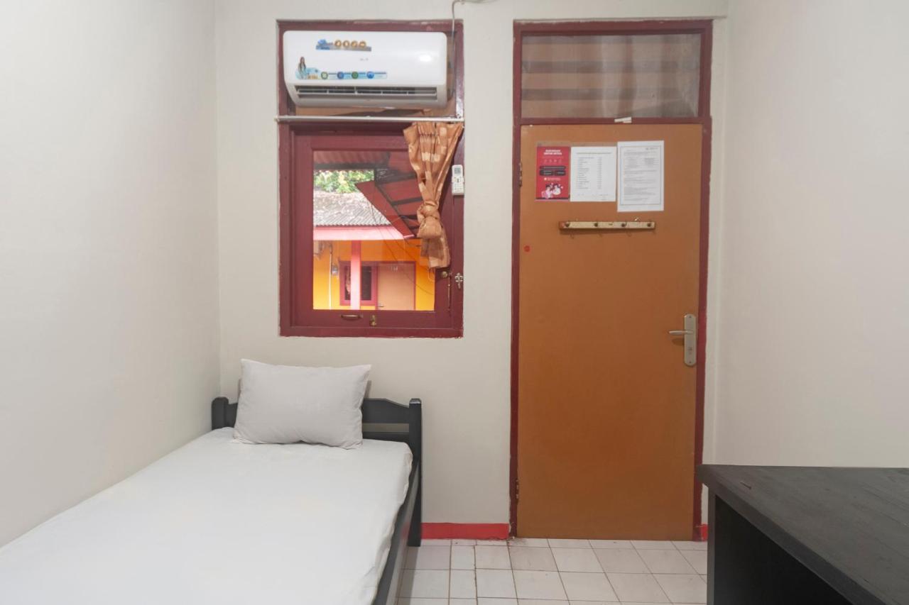 Oyo Life 3034 Taman Melati Hotel Depok Exterior photo
