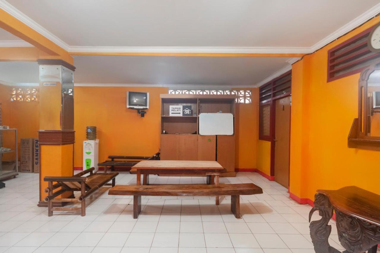 Oyo Life 3034 Taman Melati Hotel Depok Exterior photo