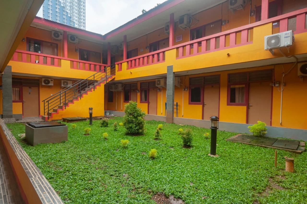 Oyo Life 3034 Taman Melati Hotel Depok Exterior photo