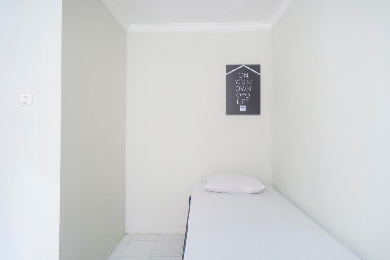 Oyo Life 3034 Taman Melati Hotel Depok Exterior photo