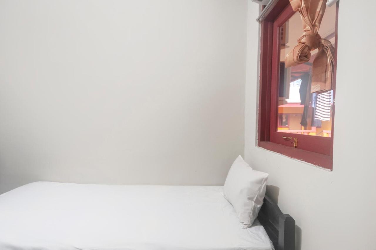 Oyo Life 3034 Taman Melati Hotel Depok Exterior photo